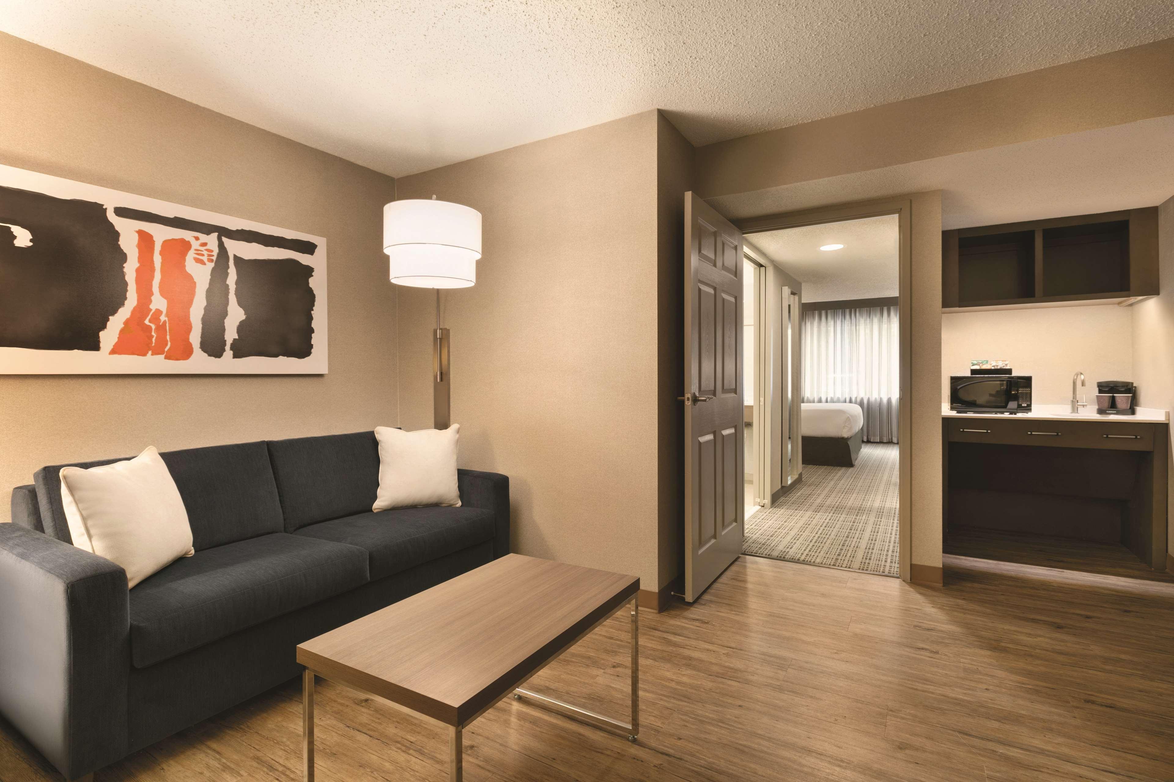Embassy Suites By Hilton Richmond Dumbarton Kültér fotó