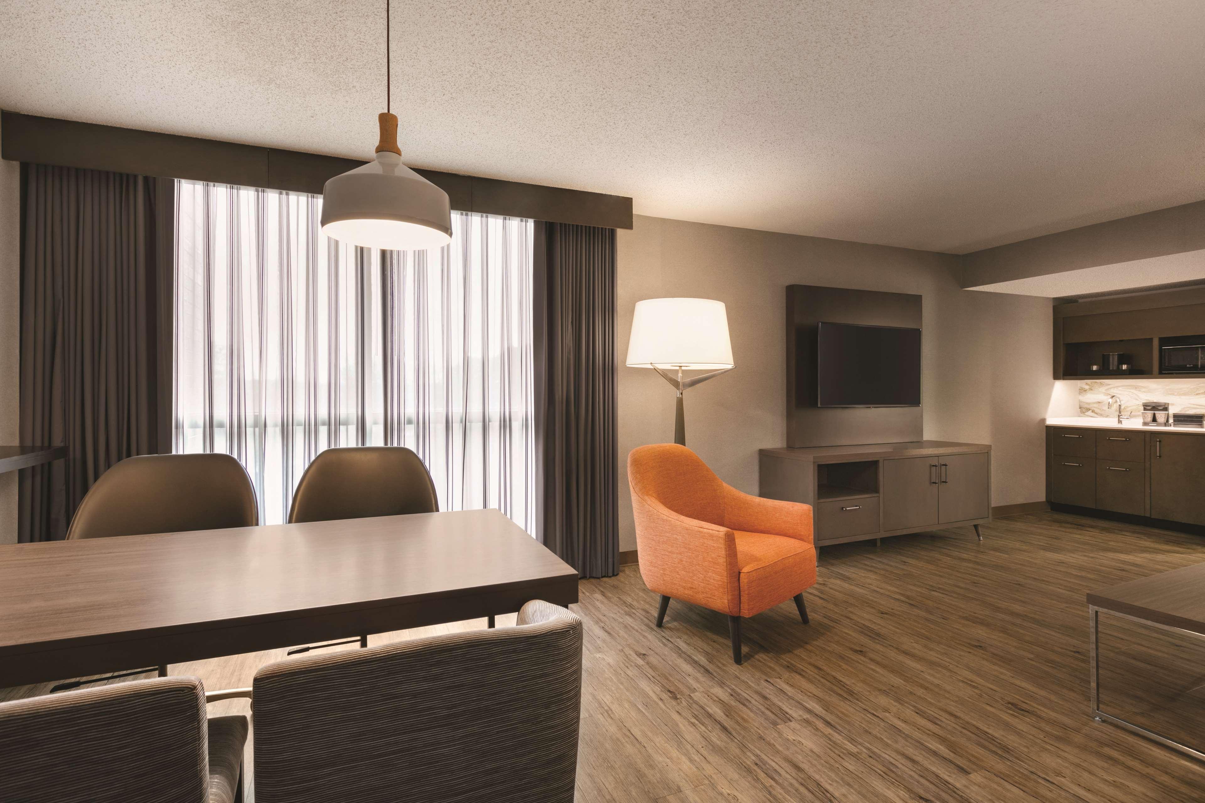 Embassy Suites By Hilton Richmond Dumbarton Kültér fotó